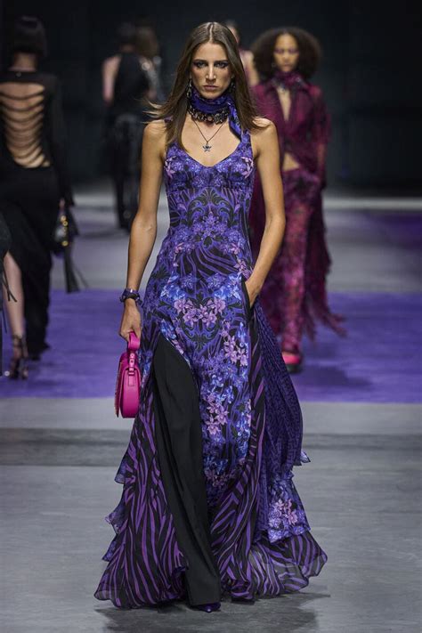 sfilata versace 22 settembre 2023|VERSACE.